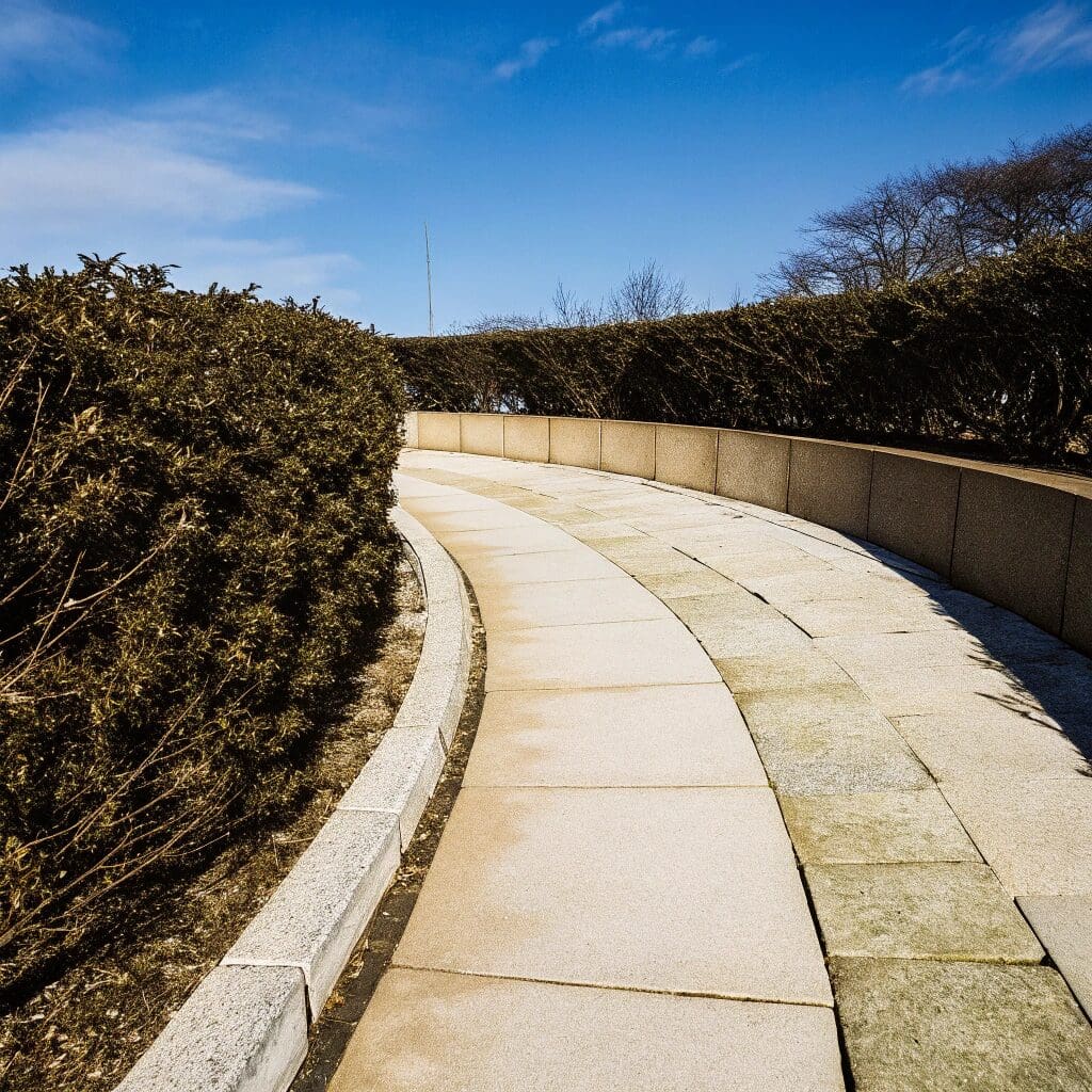 Skifferuteplats med sittmur